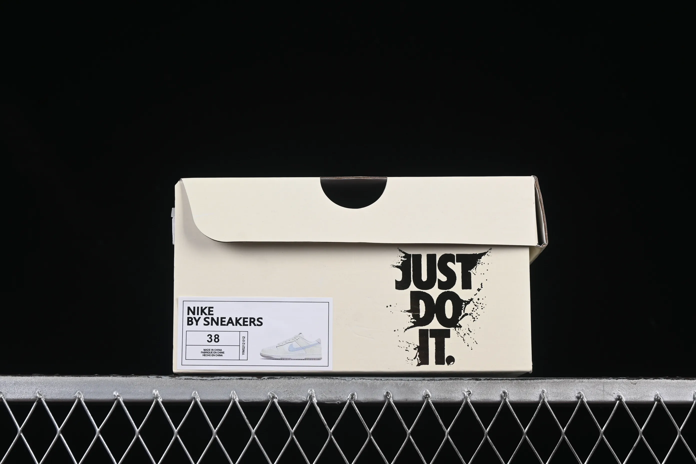 All categories Nk SB Dunk Series Nk SB Dunk Low High-end customized low-top sneakers Nike SB Dunk Low Cupid Heart Anniversary high-end customized low-top casual sneakers YW0212-012